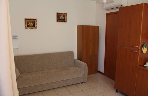 Pisa House | Convenient Apartment Steps from Cisanello Hospital