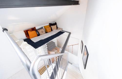 Zona Padova Apartment | Elegant Apartment Steps from Pasteur M1 with Pet-Friendly Amenities