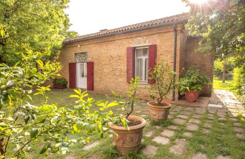Pozzonovo Apartment | Peaceful Countryside Retreat with Child-Friendly Amenities