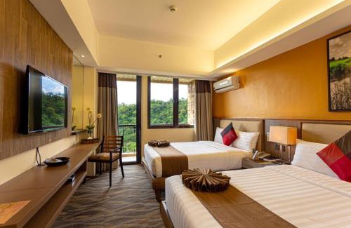 Laurel Hotel | Discover Splendido Hotel: Oceanfront Oasis with a Pool