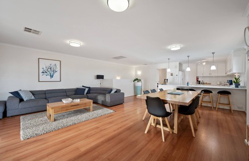 Christies Beach House | Exceptional Stay at Splendour on Esplanade with Ocean View
