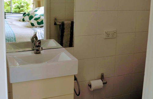 Point Clare Apartment | Split level apartment