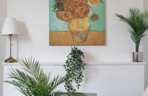 Vassall Apartment | Split-level spacious family apartment