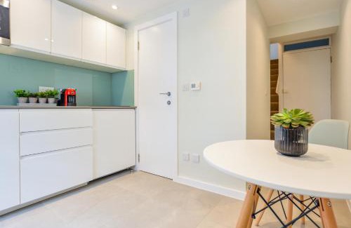 Kilburn Apartment | Stylish Studio Retreat at West Hampstead by Concept Apartments