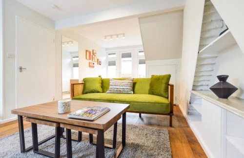 Kilburn Apartment | Stylish Studio Retreat at West Hampstead by Concept Apartments