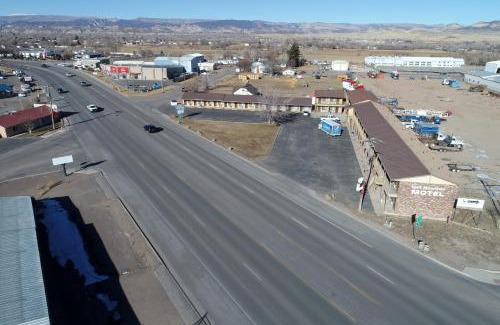 Vernal Hotel | Family-Friendly Split Mountain Motel with Pet Access