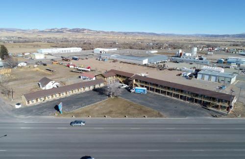 Vernal Hotel | Family-Friendly Split Mountain Motel with Pet Access