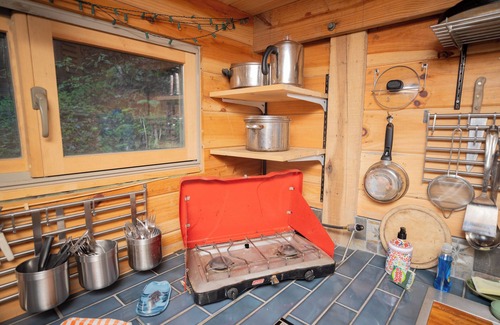 Stanton Cabin | Discover Split Rock: Off-Grid Cabin with Unique Art
