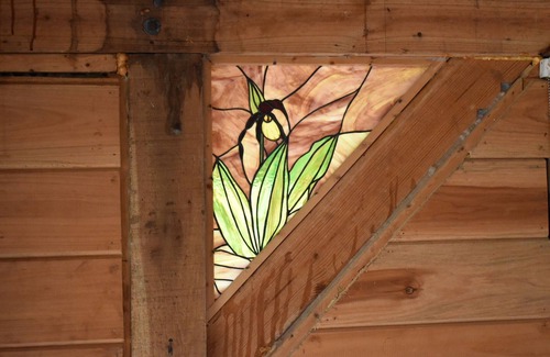 Stanton Cabin | Discover Split Rock: Off-Grid Cabin with Unique Art