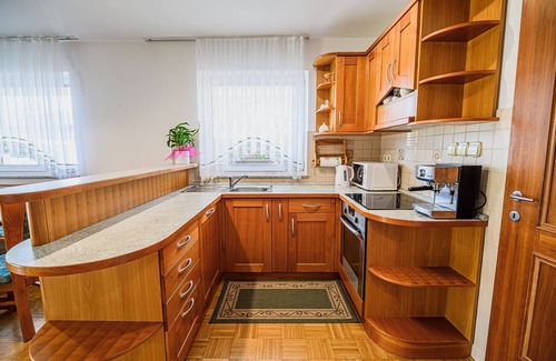 Podcetrtek Apartment | Spacious Split Apartment with Terrace for Family Getaways