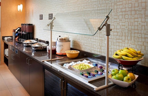 Waukegan Apartment | Indulge in Comfort & Style Near Foss Park with Outdoor Pool