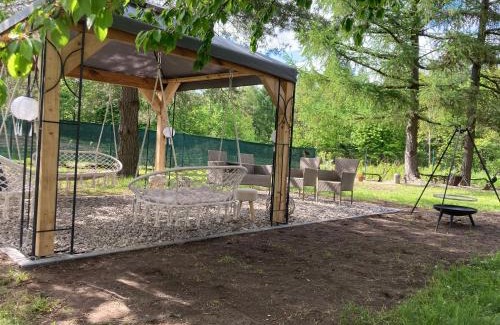 Karwie Cabin | Unwind at Spokojny Zakątek: Pet-Friendly Oceanfront Retreat