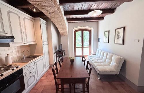Poreta House | Spoleto Biofarm-Sleeps 8 guests-Salt water pool-Beautiful-Exclusively yours-WIFI