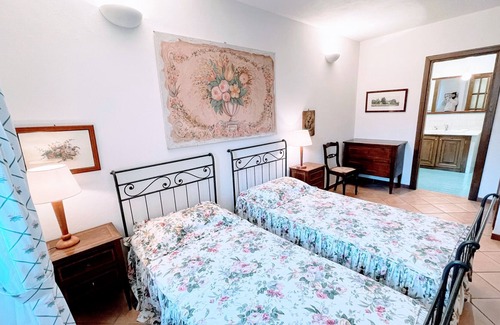 Strettura House | Relax at Spoleto Splash: Garden Oasis with Pool & Wifi