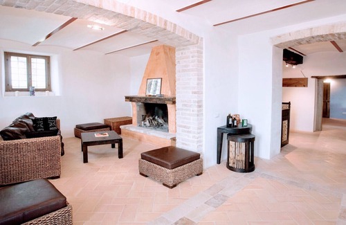 San Brizio Villa | Spoleto Tranquilita: Poolside Retreat Near Rome