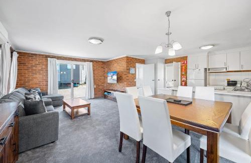 Jindabyne House | Discover Sponars Onshore Apartment - Pet Friendly Retreat