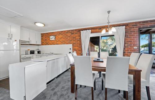 Jindabyne House | Discover Sponars Onshore Apartment - Pet Friendly Retreat