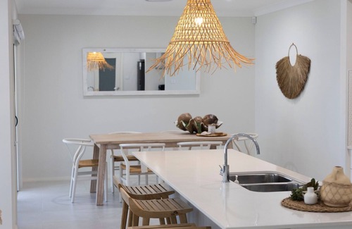 South West Rocks House | Pet-Friendly Spoondrift: Steps from the Beach & Ocean Views