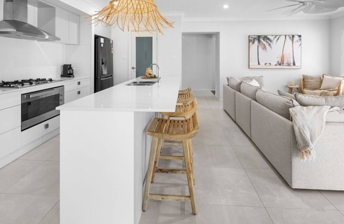 South West Rocks House | Pet-Friendly Spoondrift: Steps from the Beach & Ocean Views