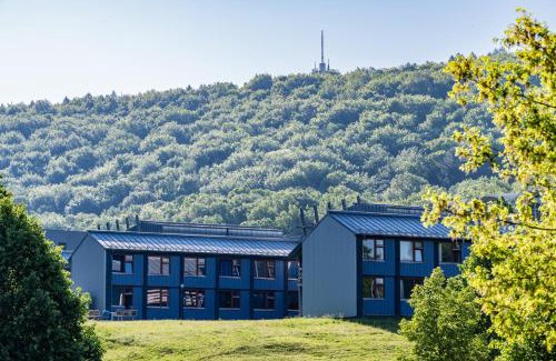 Universitat Hotel | Discover Sportcampus Saar: Family-Friendly with Pool Access