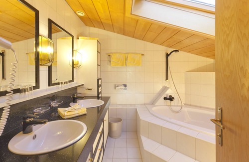 Gargellen Hotel | Sporthotel Bachmann: 4-Star Retreat with Ocean View & Spa