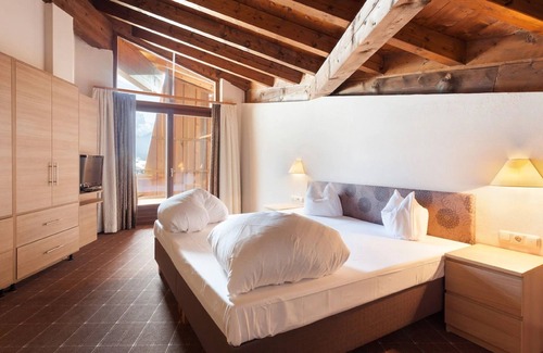 Medraz Hotel | Sporthotel Cristall: 4-Star Retreat with Spa & Pool Access
