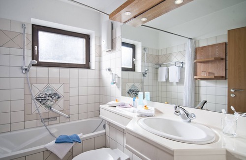 Eifel-Ferienpark Daun Hotel | Sporthotel Grafenwald: 4-Star Retreat with Pool & Spa