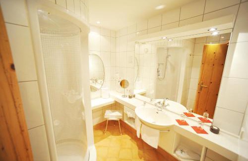 Lanersbach Hotel | Discover Sporthotel Kirchler: Guest Rated 9/10 & Pet Friendly