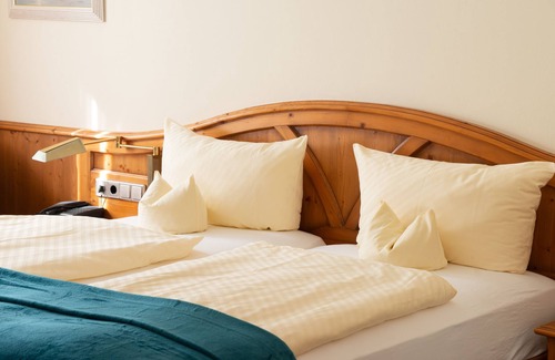 Wenden Hotel | Escape to Sporthotel Landhaus Wacker: Pool & Spa Bliss