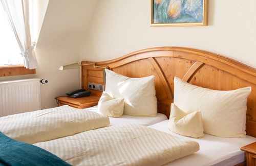 Wenden Hotel | Escape to Sporthotel Landhaus Wacker: Pool & Spa Bliss