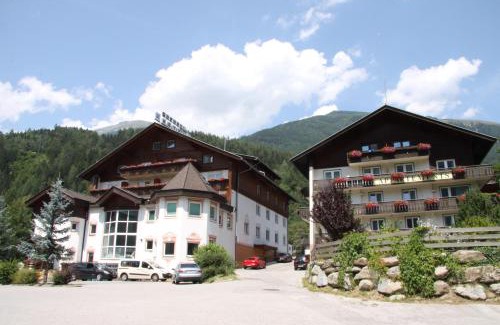 Flattach Hotel | Pet-Friendly Sporthotel Mölltal with Oceanfront Access