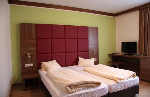 Flattach Hotel | Pet-Friendly Sporthotel Mölltal with Oceanfront Access