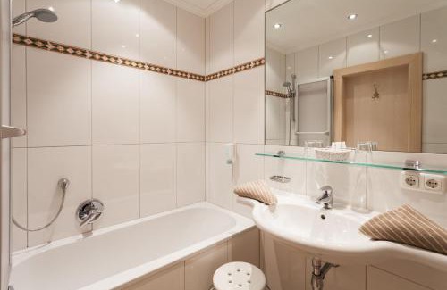 Ehrwald Hotel | Pet-Friendly Retreat at Sporthotel Schönruh with Ocean Views