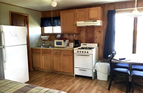 Baudette Resort | Cozy Sportsman's Lodge: Family-Friendly Stay with Pool