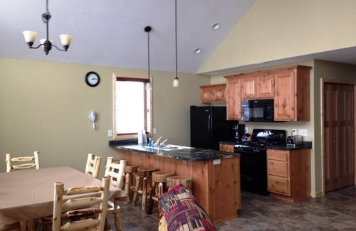 Baudette Resort | Cozy Sportsman's Lodge: Family-Friendly Stay with Pool