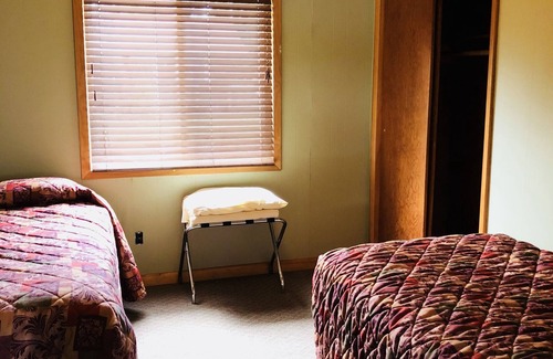 Baudette Resort | Cozy Sportsman's Lodge: Family-Friendly Stay with Pool