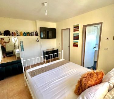 Livnim House | Discover Spot in the Village - Family-Friendly Retreat
