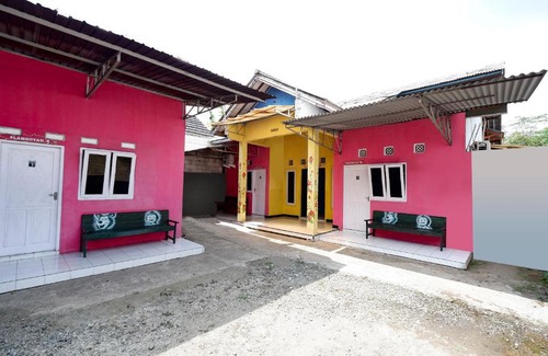 Purbalingga Hotel | Budget-Friendly Homestay Flamboyan: Child Friendly Retreat
