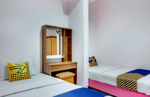 Makassar Hotel | Budget-Friendly SPOT ON 2214 Wisma Jampea for Families