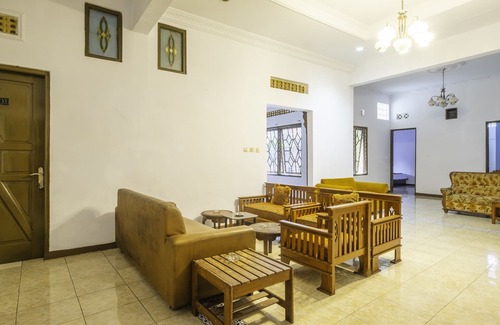 Tasikmalaya Hotel | Budget-Friendly Stay at SPOT ON 2395 Hotel Aden 2 Syariah