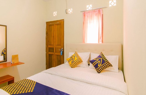 Cikembar Hotel | SPOT ON 2750 Ayu Homestay Syariah