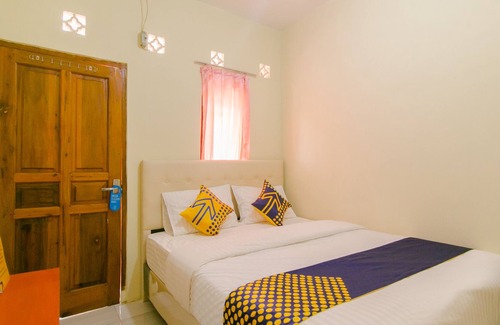 Cikembar Hotel | SPOT ON 2750 Ayu Homestay Syariah