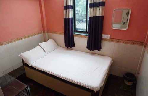 Dombivli East Hotel | Child-Friendly Stay at SPOT ON 66527 Pallavi Lodge