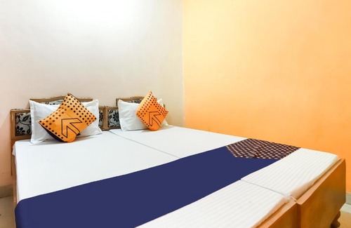 Jhansi Hotel | Budget-Friendly Stay at SPOT ON 77881 Kasturi Sai Darbar