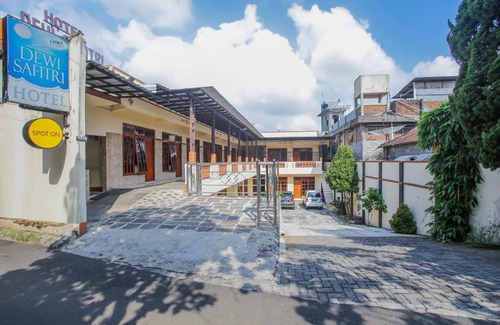 Ambarawa Hotel | Budget-Friendly Spot On 90092 Dewi Safitri Hotel