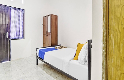 Tulungagung Hotel | Budget-Friendly Kinanthy Homestay with Breakfast Included