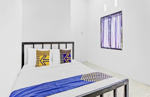 Tulungagung Hotel | Budget-Friendly Kinanthy Homestay with Breakfast Included