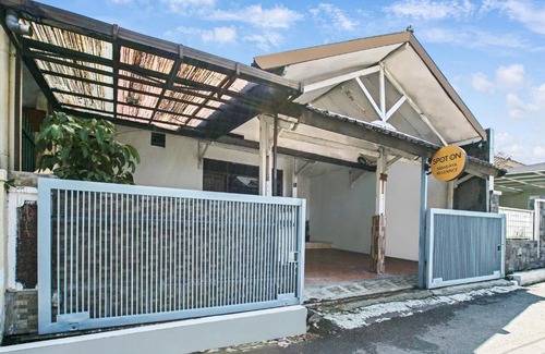 Astana Anyar Hotel | Budget-Friendly Family Stay at Sriwijaya Residence Syariah