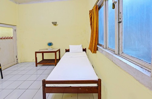 Banyumas Hotel | Budget-Friendly Stay at SPOT ON 91372 Wisma Bulin