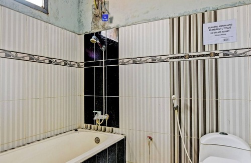 Cilacap Hotel | Budget-Friendly Stay at SPOT ON 91376 Hotel Bintang Flores